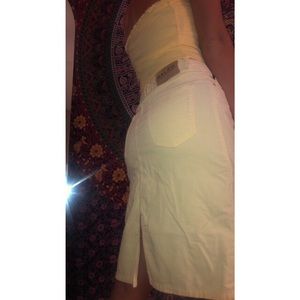 yellow skirt